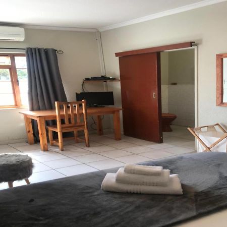 Le Petit Chateau Guest House Durbanville Zewnętrze zdjęcie